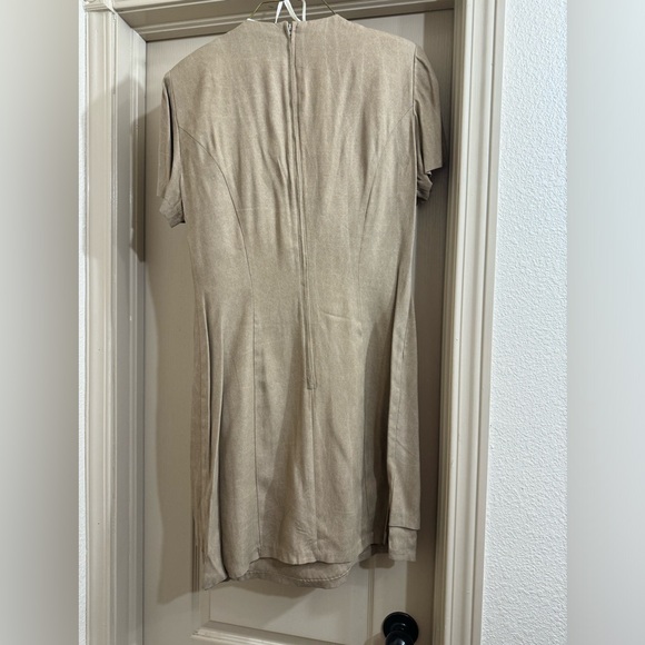 Formal Dress - Picture 3 of 6